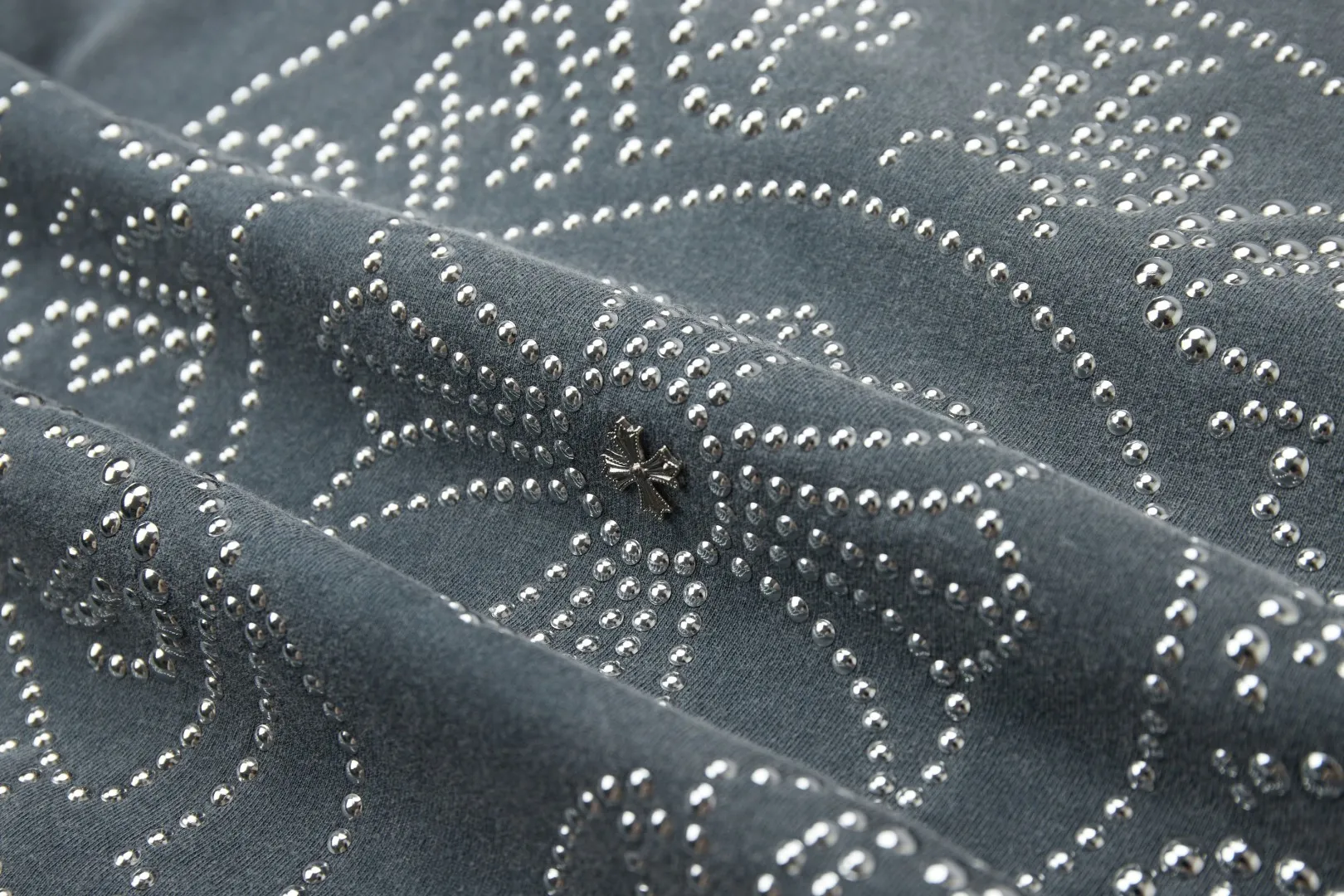 🅿️230 ✨CH✨🆕25SS spring and summer new style ✝Fresh rhinestone short sleeves Light luxury essential item for daily commuting for men and women Correct version Welcome to compare Detailed features · 280g 100% pure cotton double yarn jersey fabric · Custom dyed in the same vat, special thickened 32 count double-ply 1X1 thread · Imported Australian pearlescent diamonds✝patterns➕hardware nuts are stamped at high temperature. Ready-made garments are dyed, then faded, fried snowflakes and frayed, then washed to make them look old. General washing improves the effect · Double-needle stitching and seam-crossing process · Original main mark washed tag brand moisture-proof paper packaging Color: black/gray/orange/blue Size: S/M/L/XL